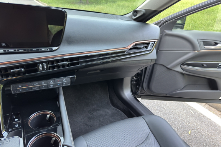 Toyota Mirai 2023 immagine di auto #18