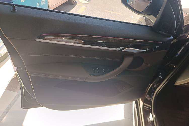 BMW X1 M35Li 2019 car image #18