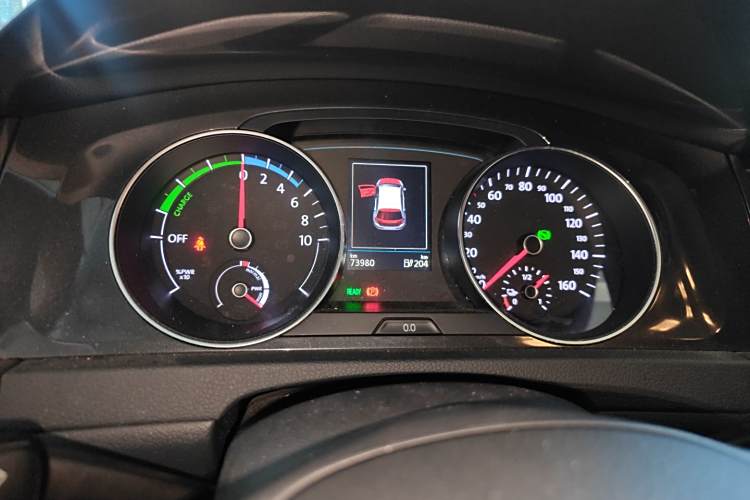 Volkswagen Golf Pure Electric 2020 car image #18