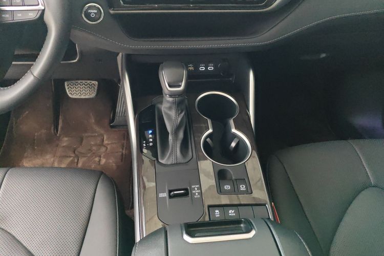 Toyota Highlander (Imported) 2024 car image #18