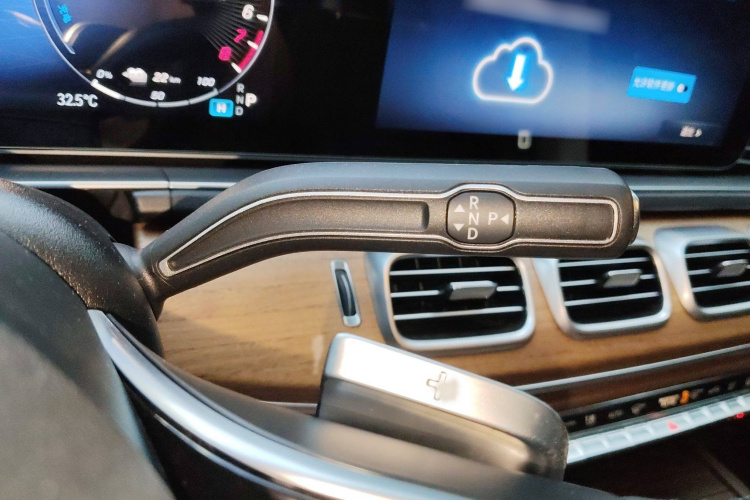 Mercedes-Benz GLE Class New Energy 2023 car image #18