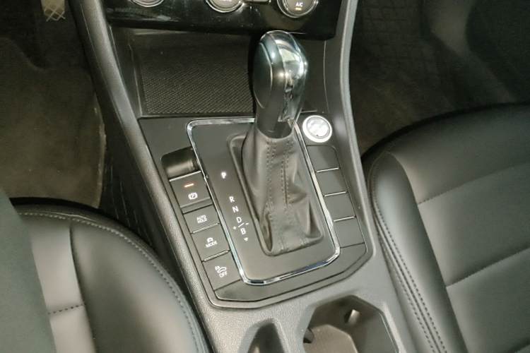 Volkswagen Bora Pure Electric 2021 #18 Volkswagen Bora Pure Electric 2021 صورة سيارة #18