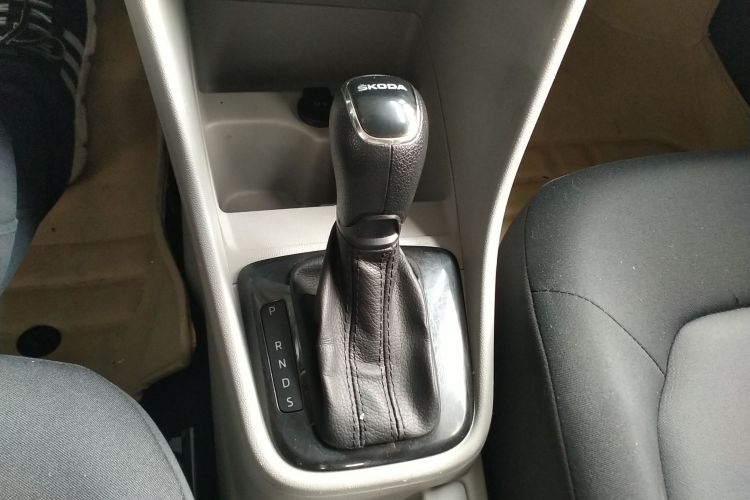 Skoda Rapid 2017 car image #18