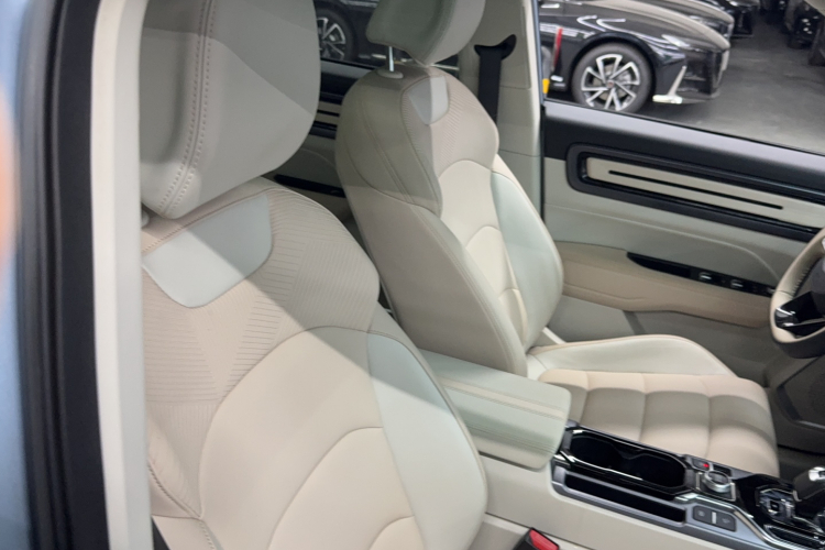 GEELY ICON 2023 car image #18