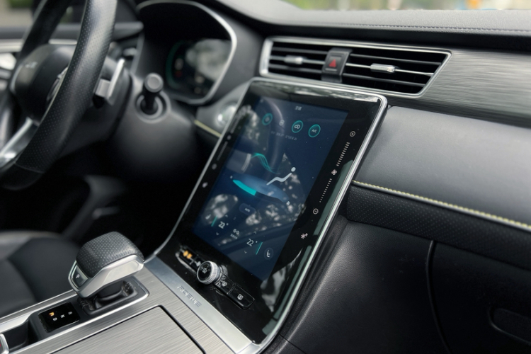 Roewe RX5 New Energy 2021 изображение автомобиля #18