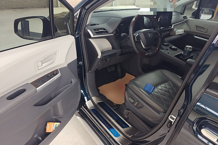 Toyota Granvia 2023 immagine di auto #18