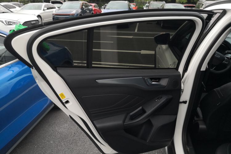 Ford Focus Active 2021 صورة سيارة #18