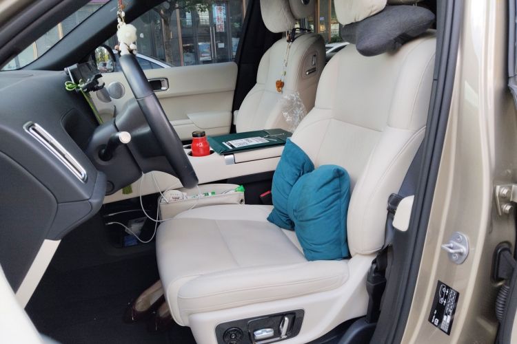 Li L8 2023 изображение автомобиля #18