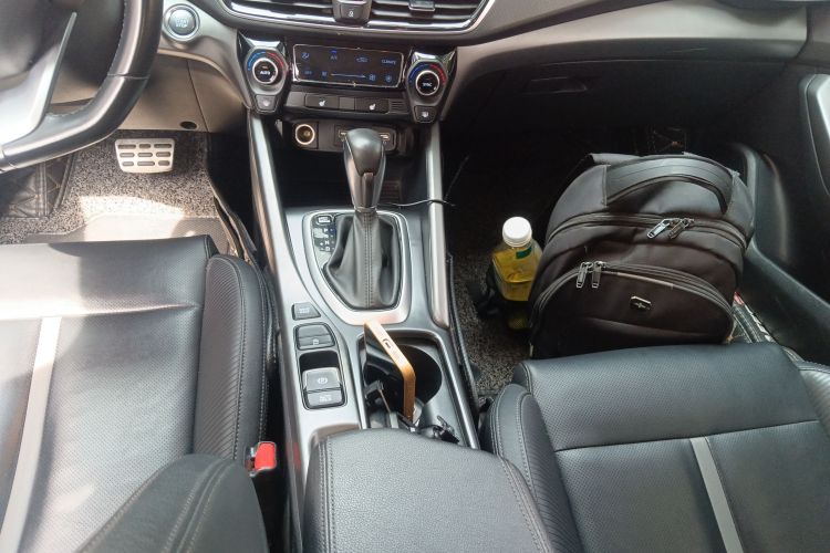 Hyundai Lafesta 2018 #18 Hyundai Lafesta 2018 car image #18