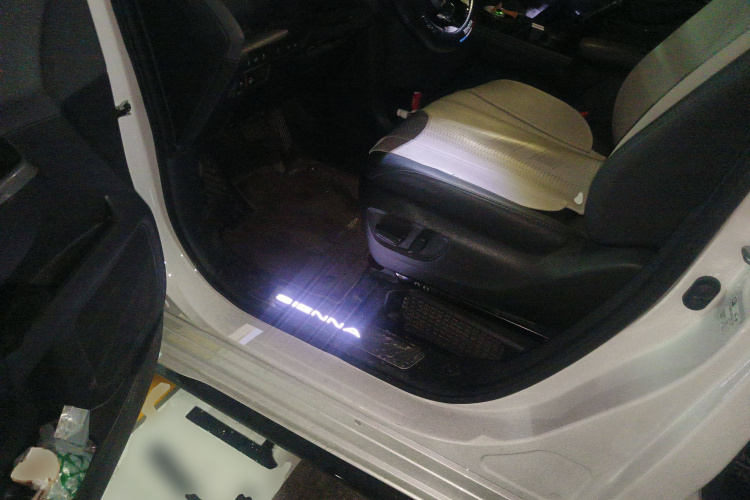 Toyota Sienna 2024 image de voiture #18