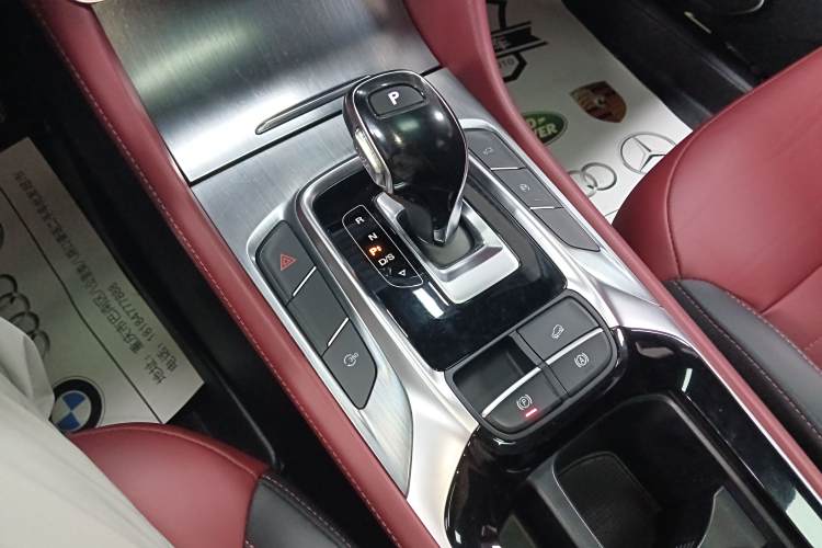 MG HS 2023 car image #18