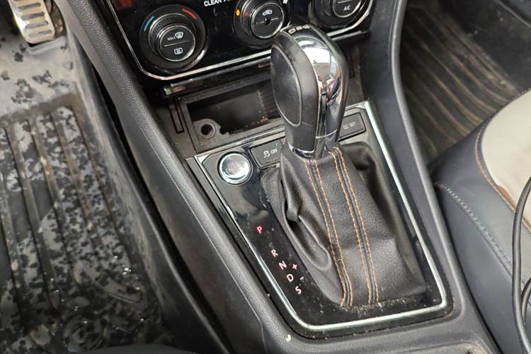 Volkswagen Cross Lavida 2016 immagine di auto #18