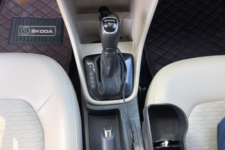 Skoda Rapid 2017 car image #18