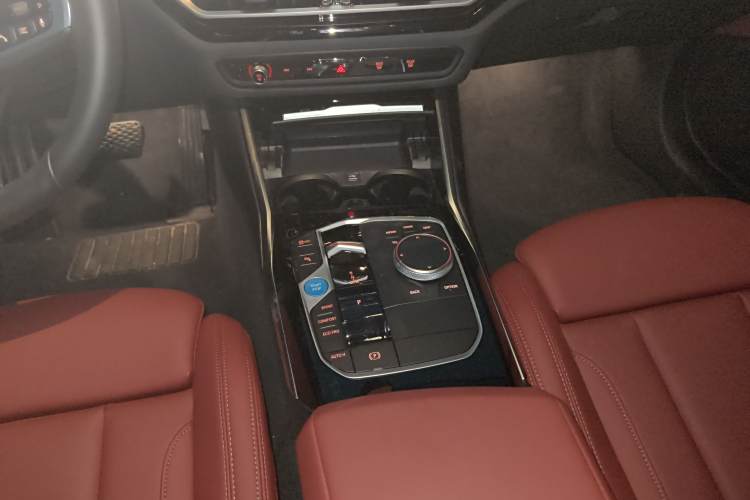 BMW i4 M50 2023 #18 BMW i4 M50 2023 car image #18