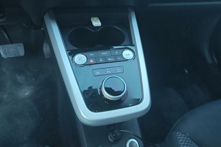 BYD e1 2019 car image #18