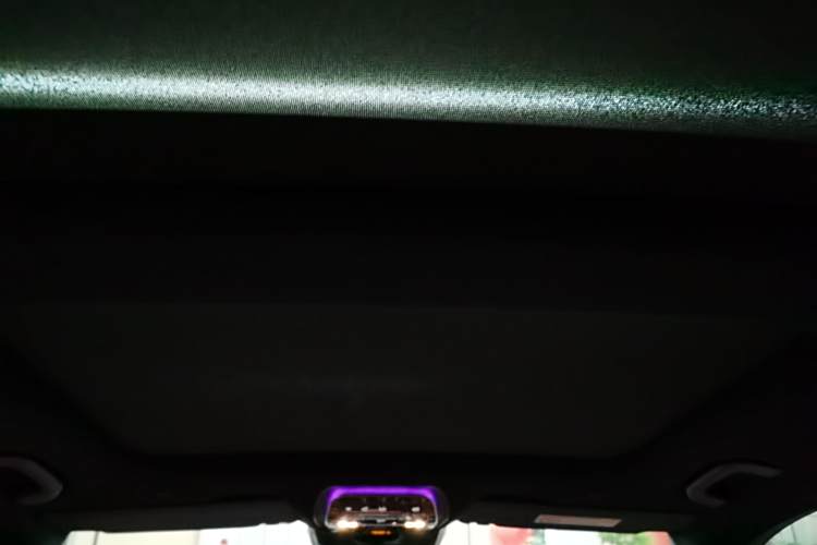 Mercedes-Benz E Class New Energy 2024 car image #18