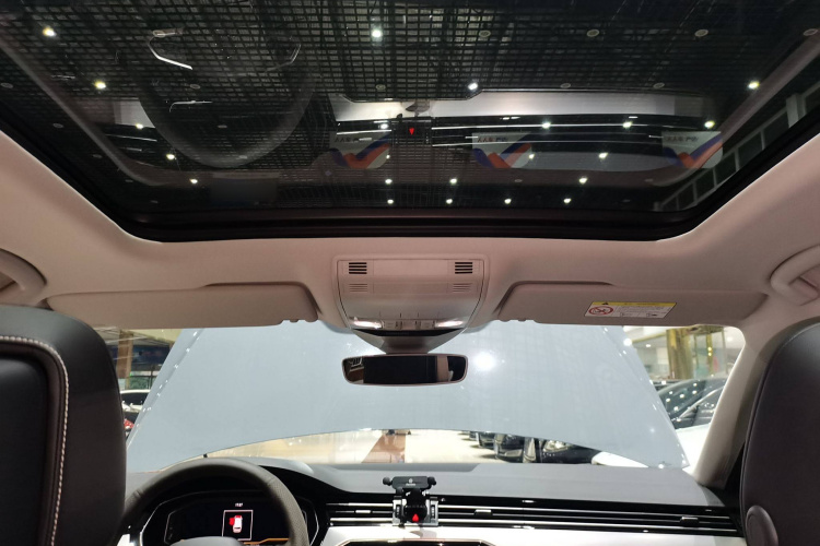 Volkswagen Passat Variant 2023 imagem de carro #18