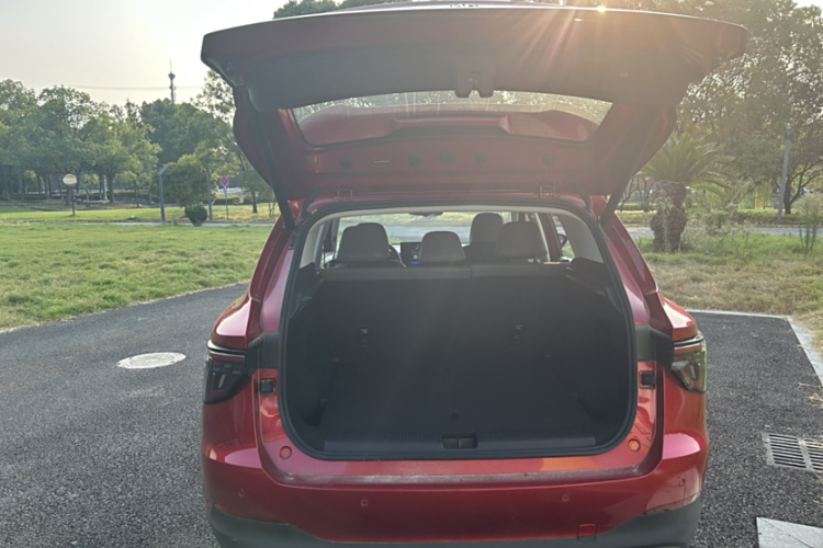 MG ES5 car image #18