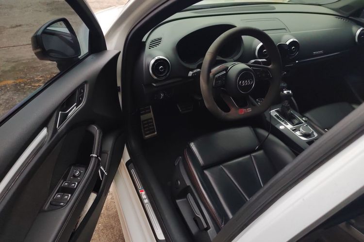 Audi RS 3 2018 car image #18