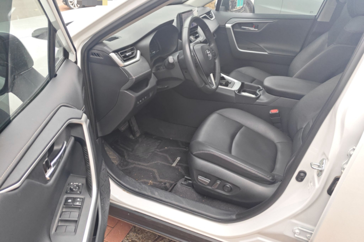 Toyota RAV4 (Imported) 2024 immagine di auto #18