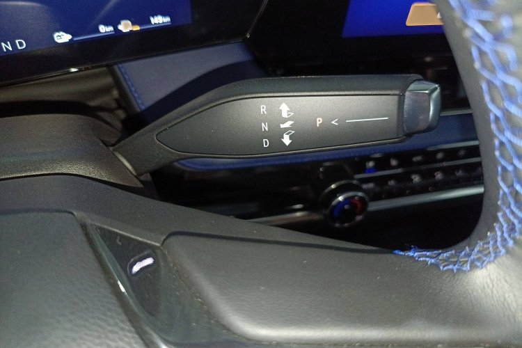 Chevrolet Equinox Plus 2024 car image #18