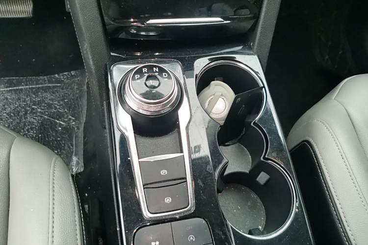 Ford Escape 2021 immagine di auto #18