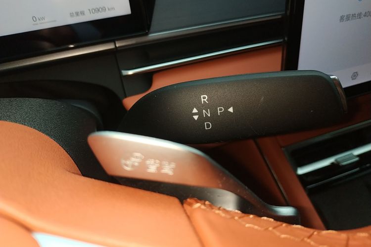 BYD Tang L 2025 immagine di auto #18