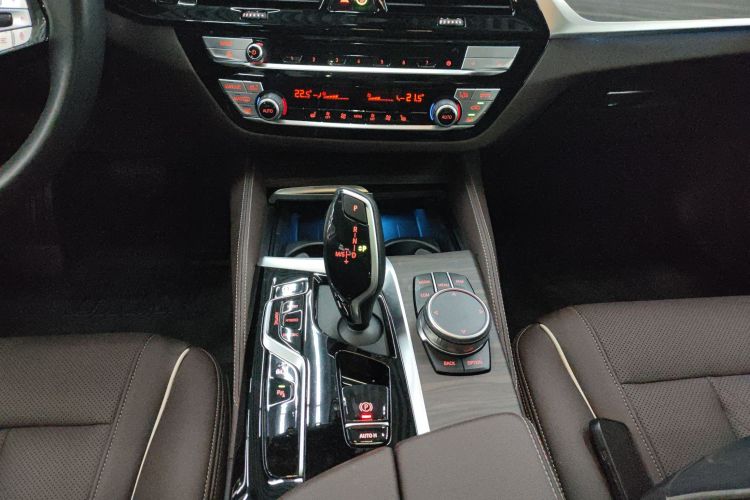 BMW M5 New Energy 2021 car image #18