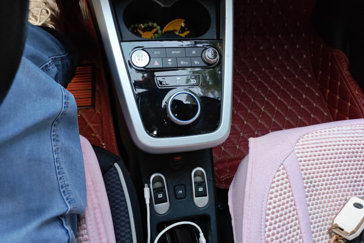 BYD e1 2020 car image #18