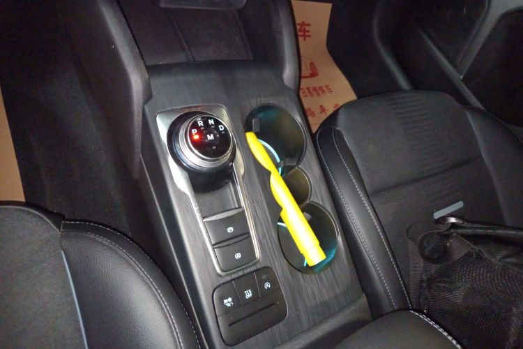 Ford Focus Active 2020 صورة سيارة #18