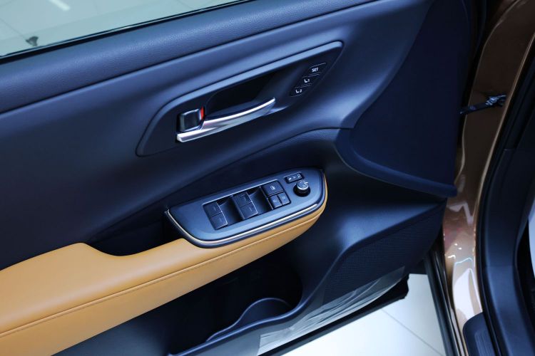 Toyota Crown 2023 immagine di auto #18