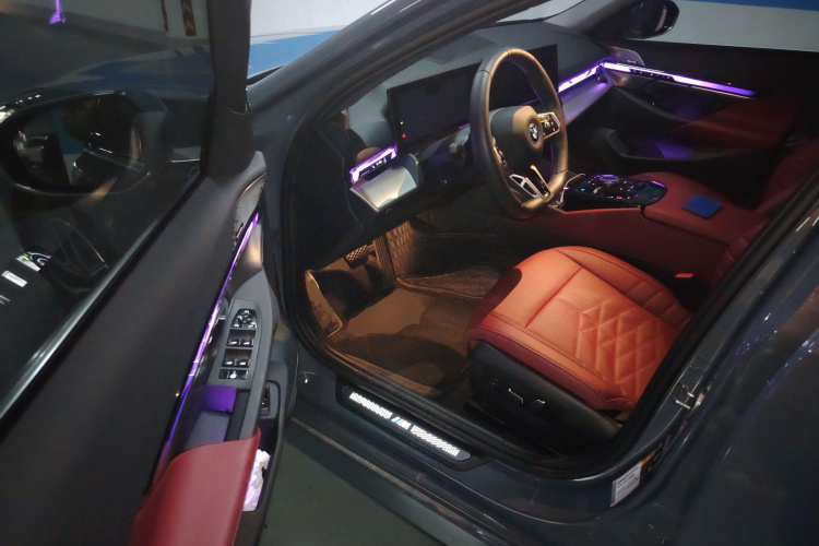 BMW i5 M60 2024 car image #18