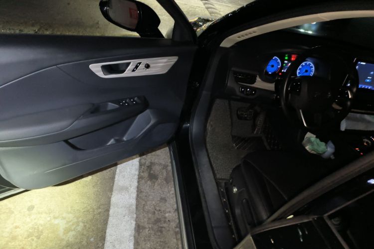 HongQi E-QM5 2023 #18 HongQi E-QM5 2023 car image #18