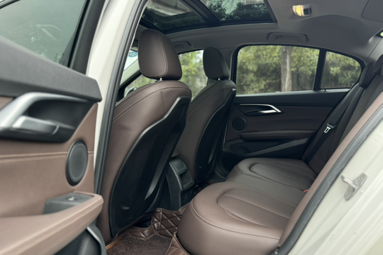 BMW 1 Series M 2019 immagine di auto #18