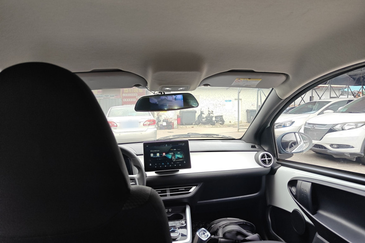 BYD e1 2019 car image #18