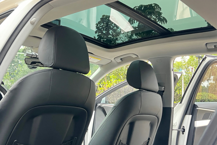 Audi A4 2019 car image #18