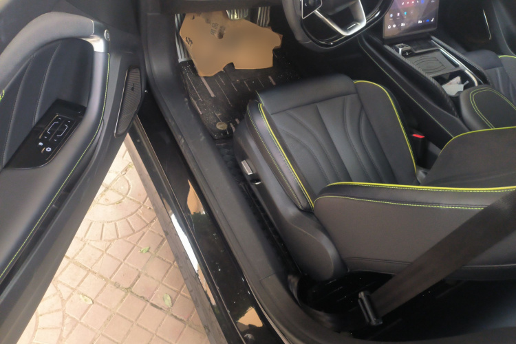 哪吒汽车 哪吒GT 2024 汽车图片 #18