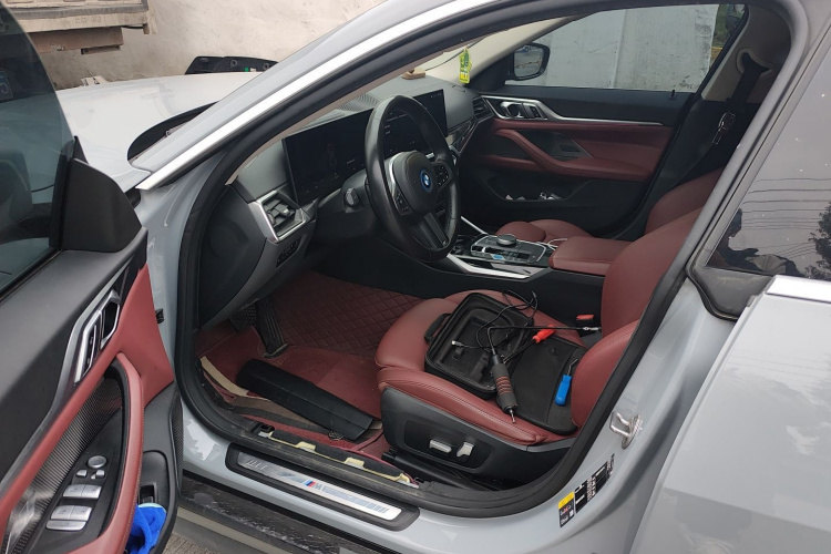 BMW i4 M50 2023 #18 BMW i4 M50 2023 car image #18