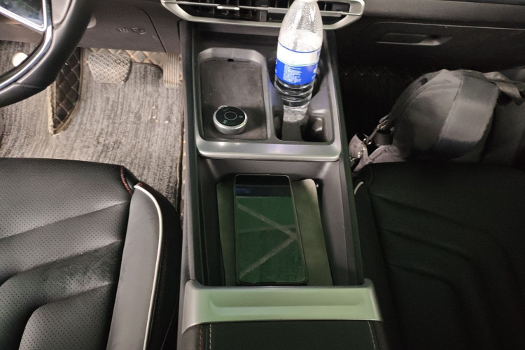 哪吒汽车 哪吒X 2023 汽车图片 #18