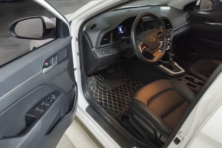 Hyundai Elantra AD 2020 immagine di auto #18