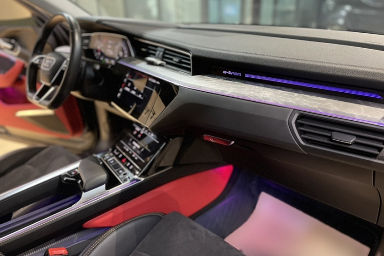 Audi e-tron 2023 #18 Audi e-tron 2023 car image #18