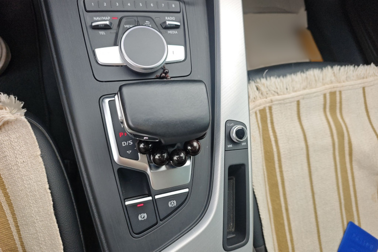 Audi A4 2017 car image #18