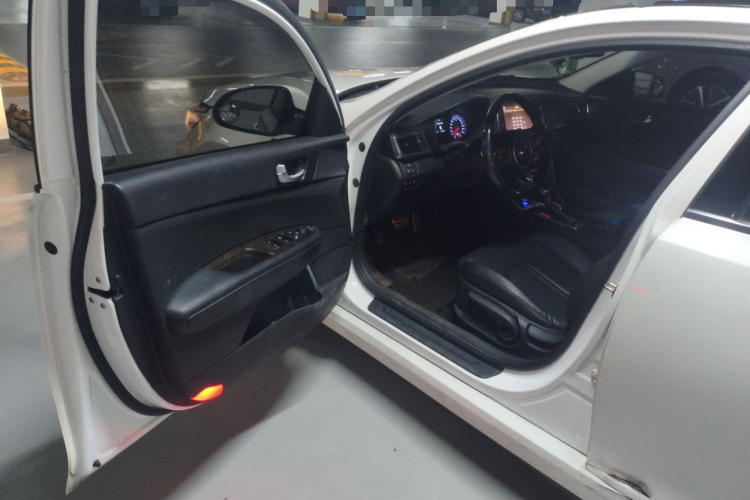 起亚 起亚K5(进口) 2016 汽车图片 #18