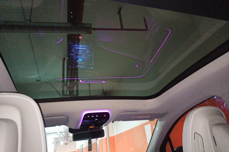 Mercedes-Benz EQE SUV 2023 immagine di auto #18