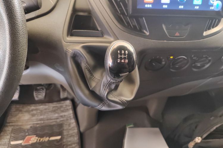 Ford Transit 2023 car image #18