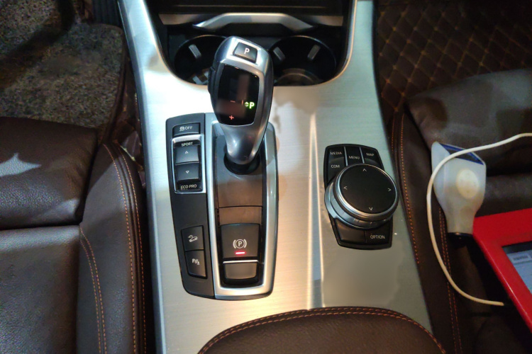 BMW X4 M40i 2018 #18 BMW X4 M40i 2018 car image #18