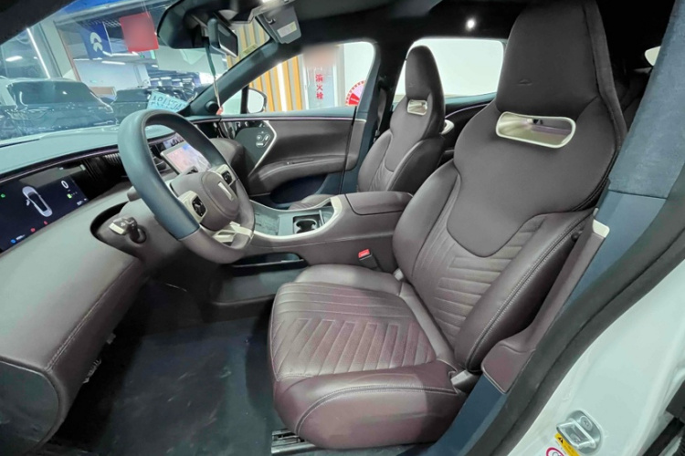 Avatr 11 2024 car image #18