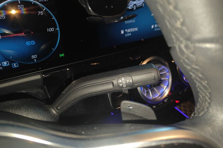 Mercedes-Benz EQA Class 2022 immagine di auto #18