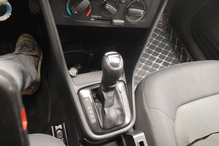 Skoda Rapid Spaceback 2016 car image #18