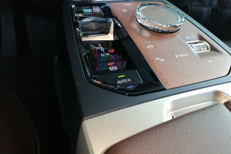 BMW iX 2022 #18 BMW iX 2022 car image #18